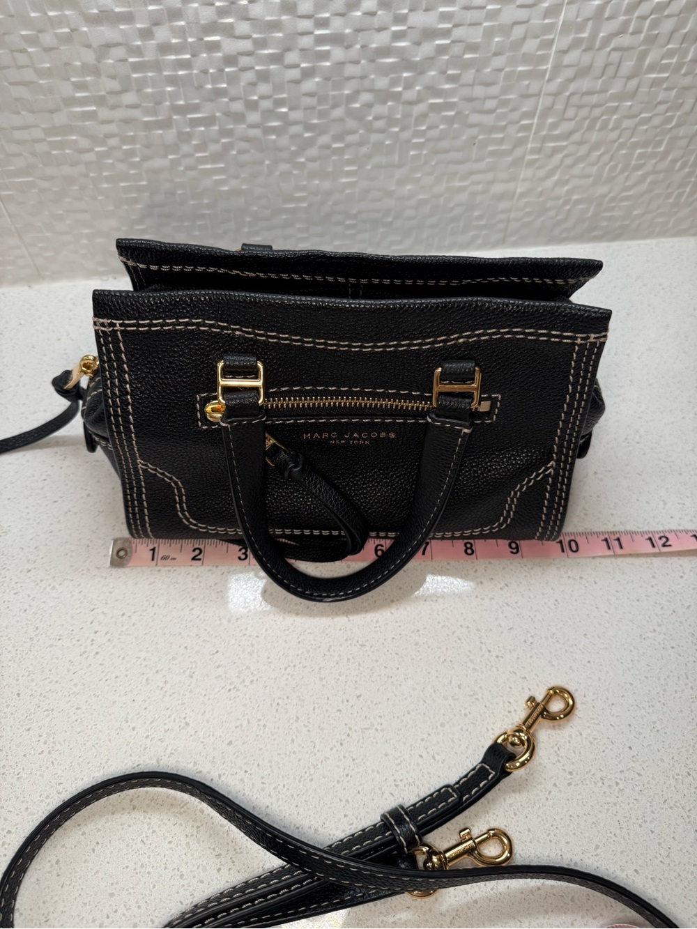 Marc Jacobs Small Black Pebbled Leather Gold Hardware Handbag - Picture 9 of 10